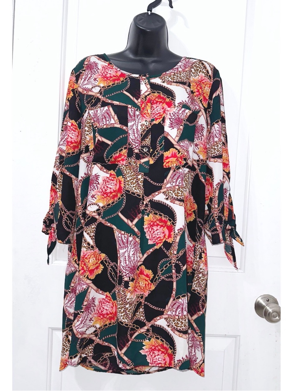 Dressbarn bold floral, chain, and animal-print tunic blouse, size Large - Picture 2 of 8
